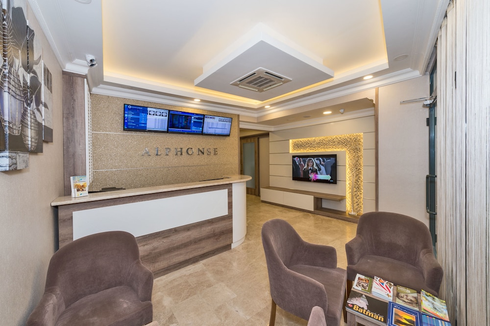 Alphonse Hotel 3/50