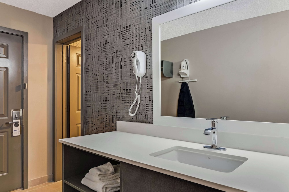 The Wander Hotel, a Ramada by Wyndham 50/52