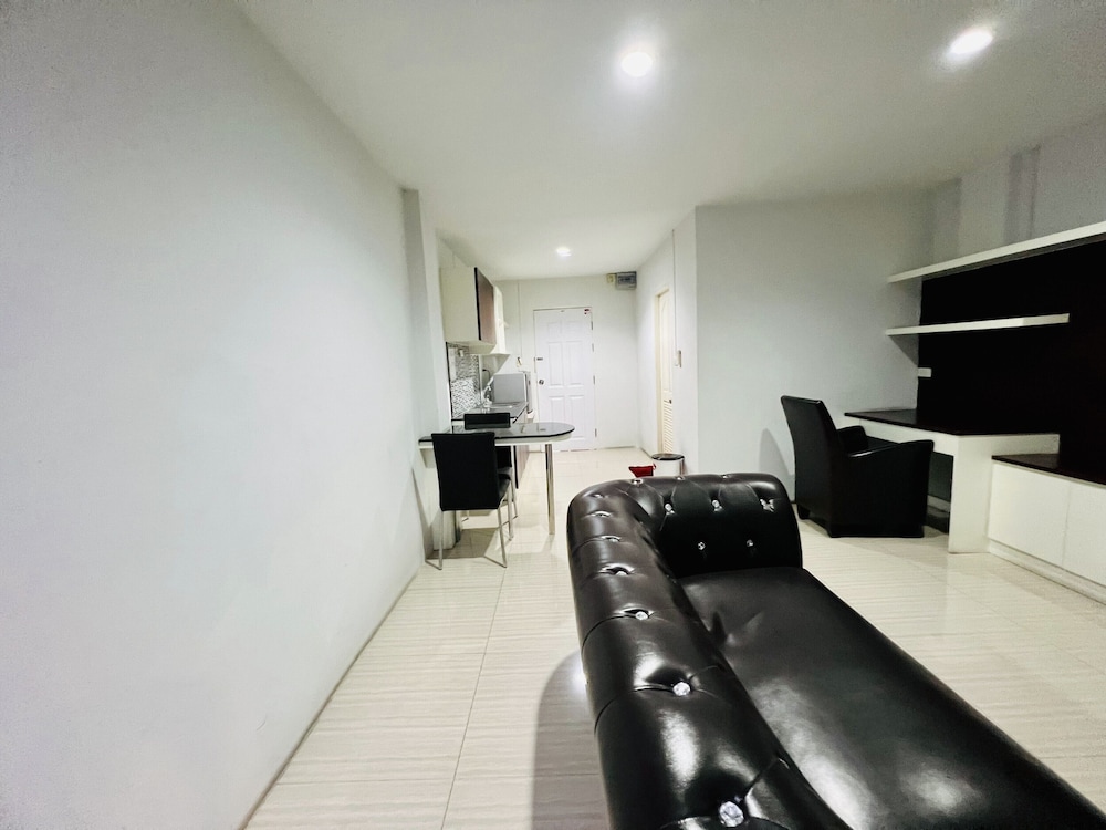 Inn Kham Apartment 30/47