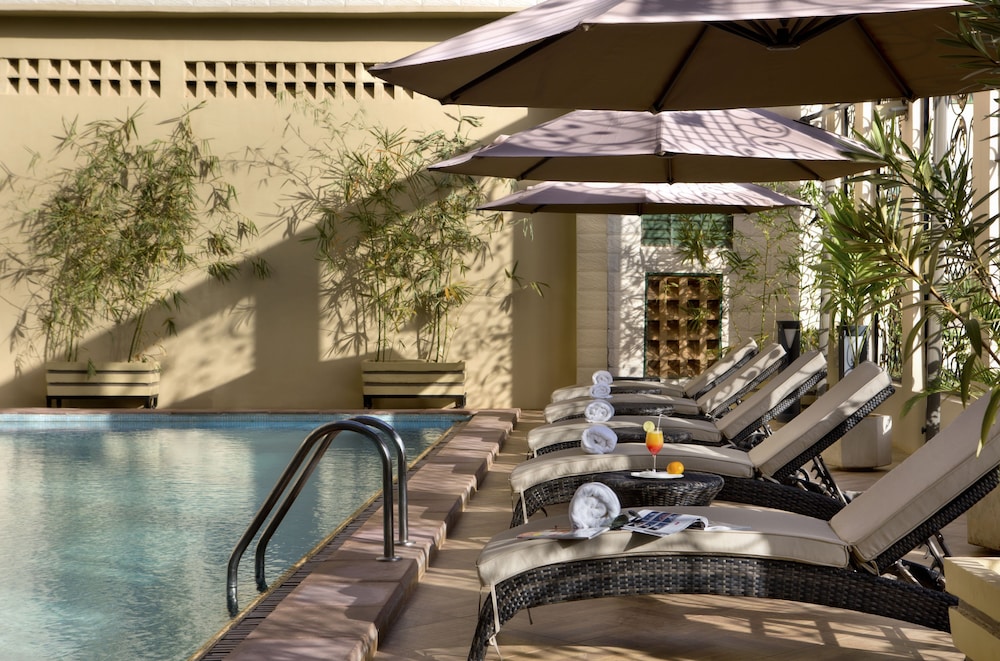 swimming pool spa