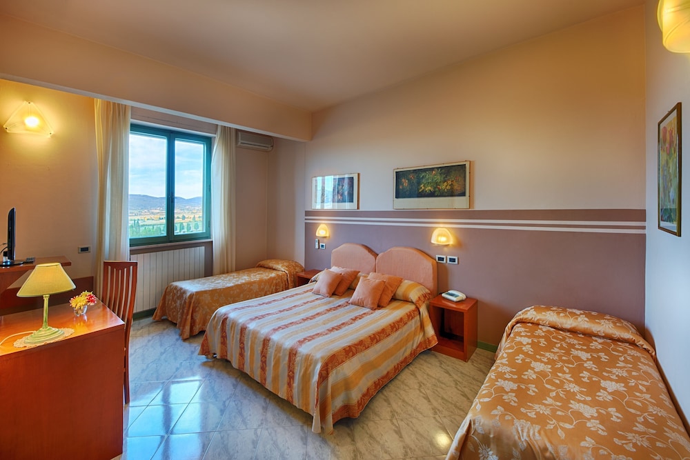 ROOM, QUADRUPLE
