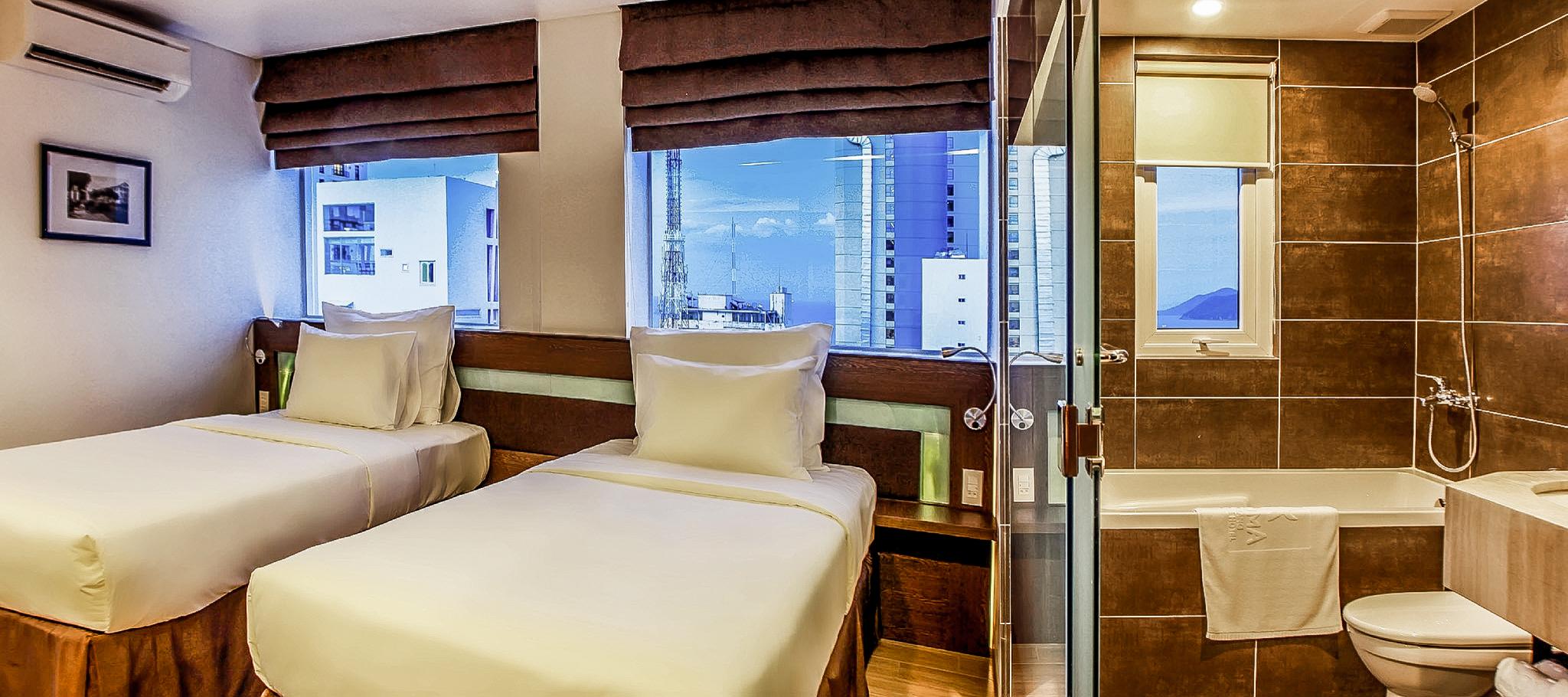 Executive, 1 King and 1 Single Beds, City View
