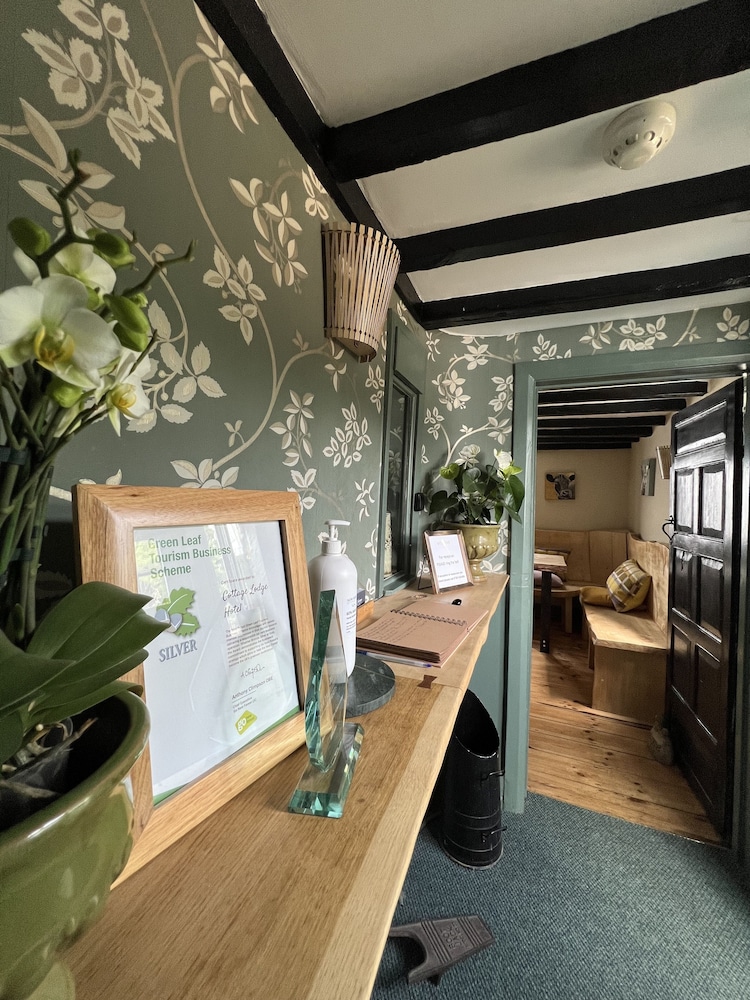 Cottage Lodge Hotel 34/50
