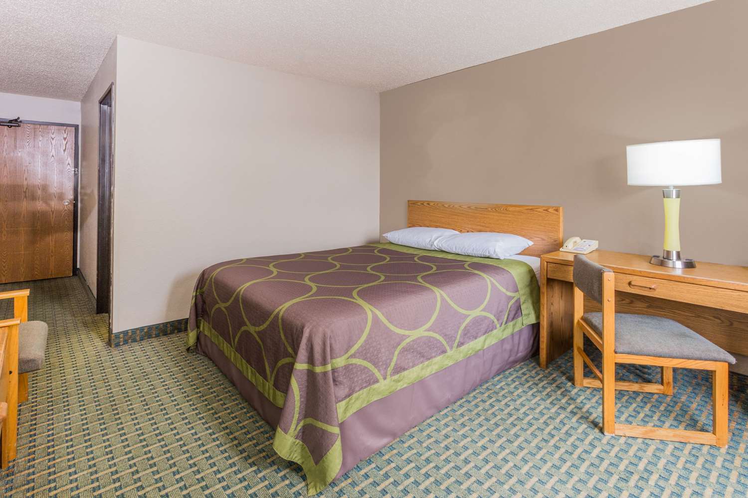 Super 8 By Wyndham St. Charles 10/16