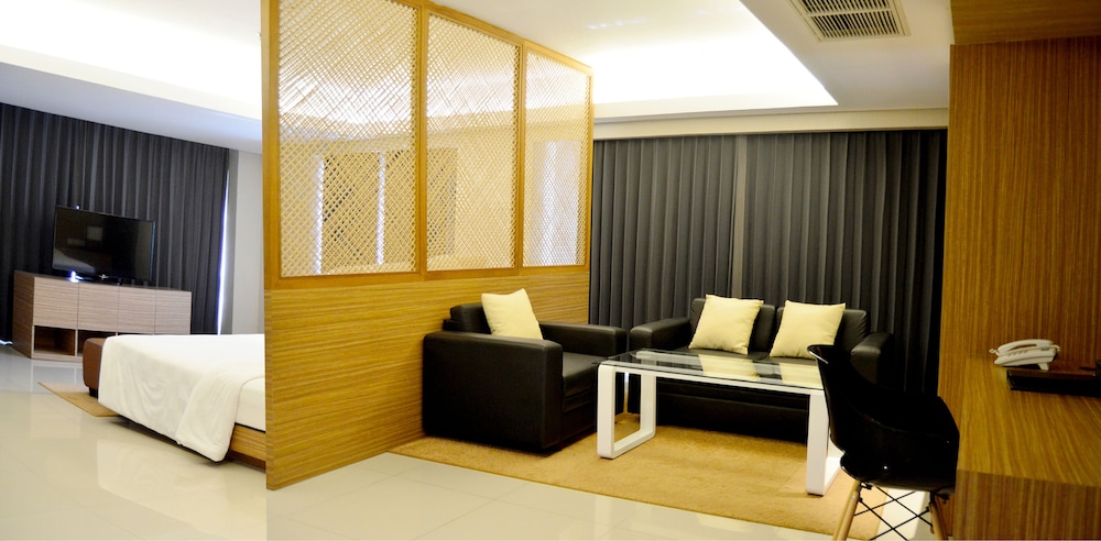 Crown Prince Hotel Surabaya 50/71
