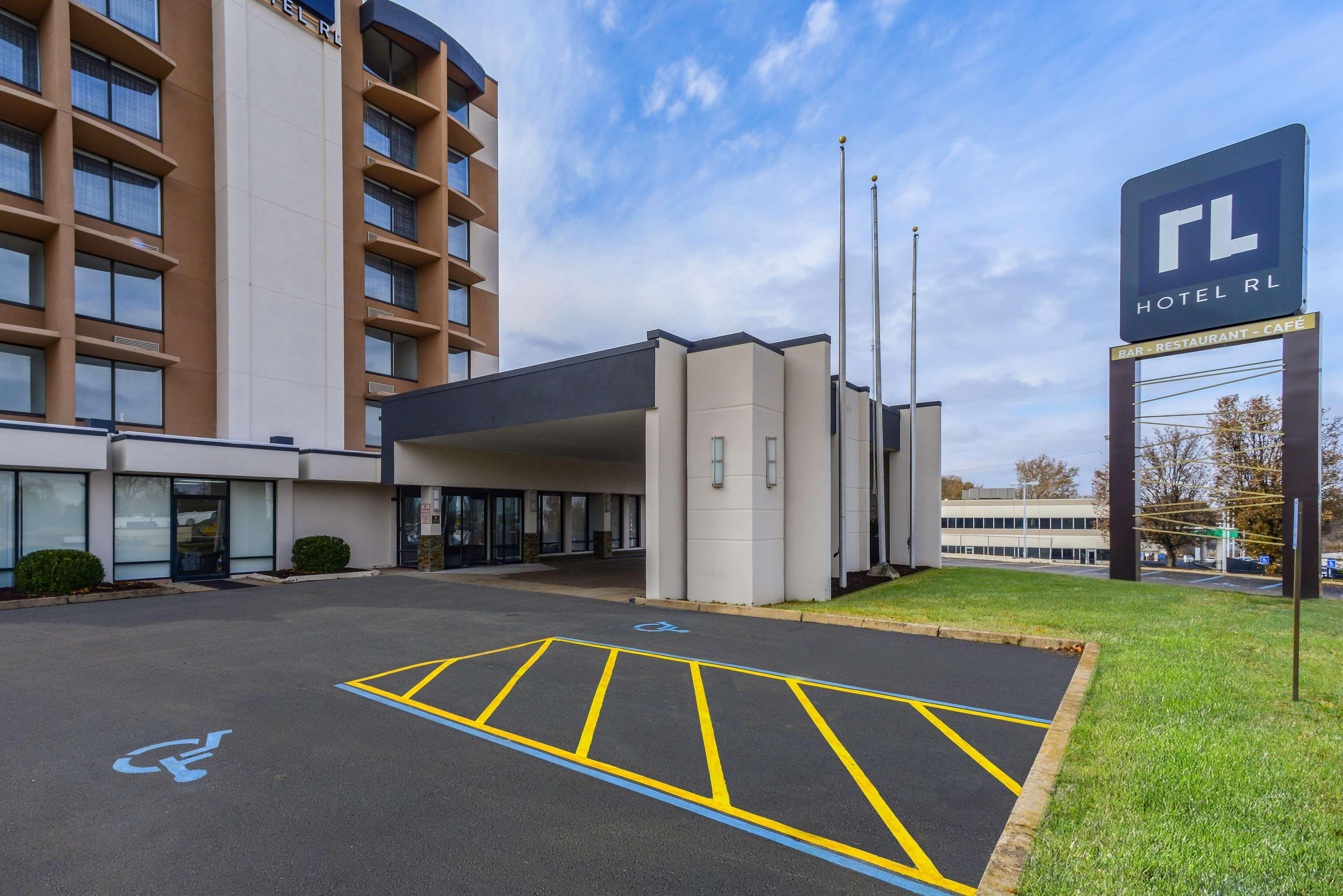 St. Louis Airport Hotel 41/44