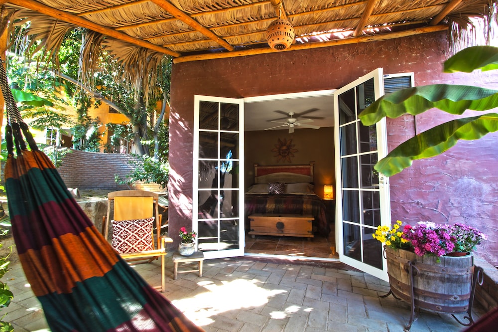 The Bungalows Hotel 3/50