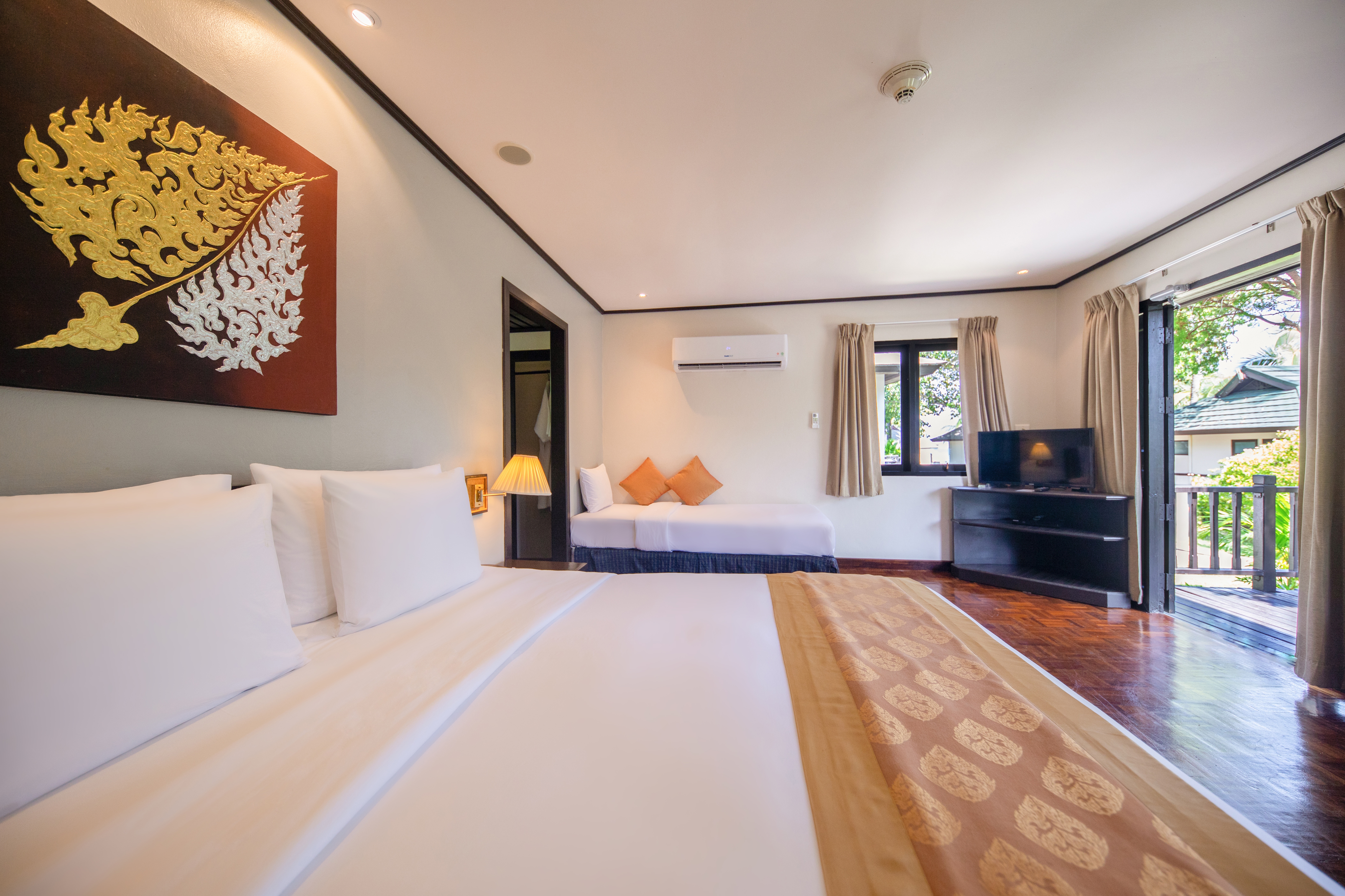 GARDEN BUNGALOW