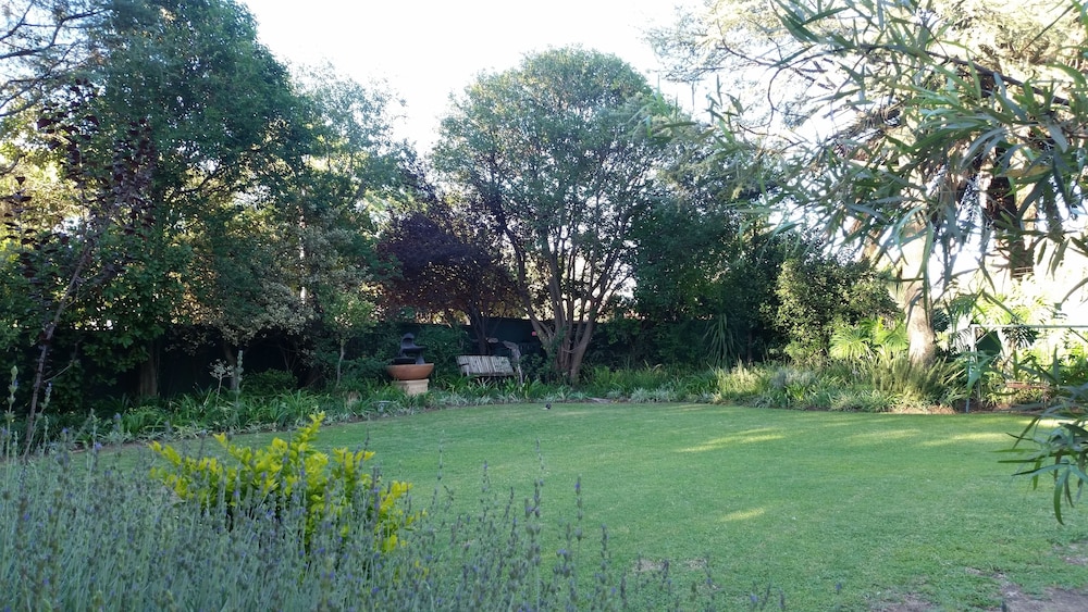 Six Valk Avenue Self Catering Guest House 29/50