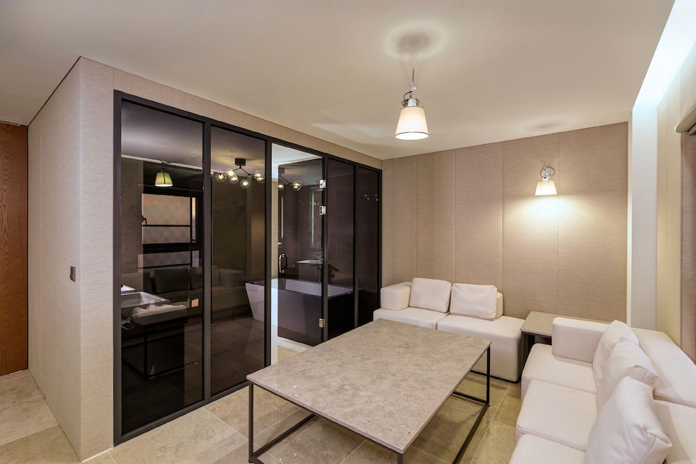 Capace Hotel 47/73