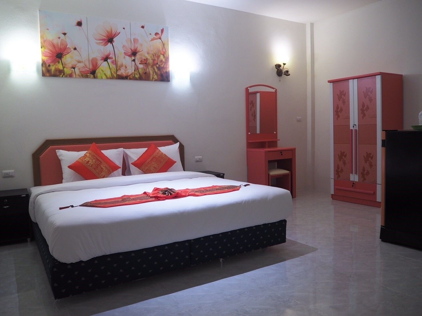 ROOM, DOUBLE BED