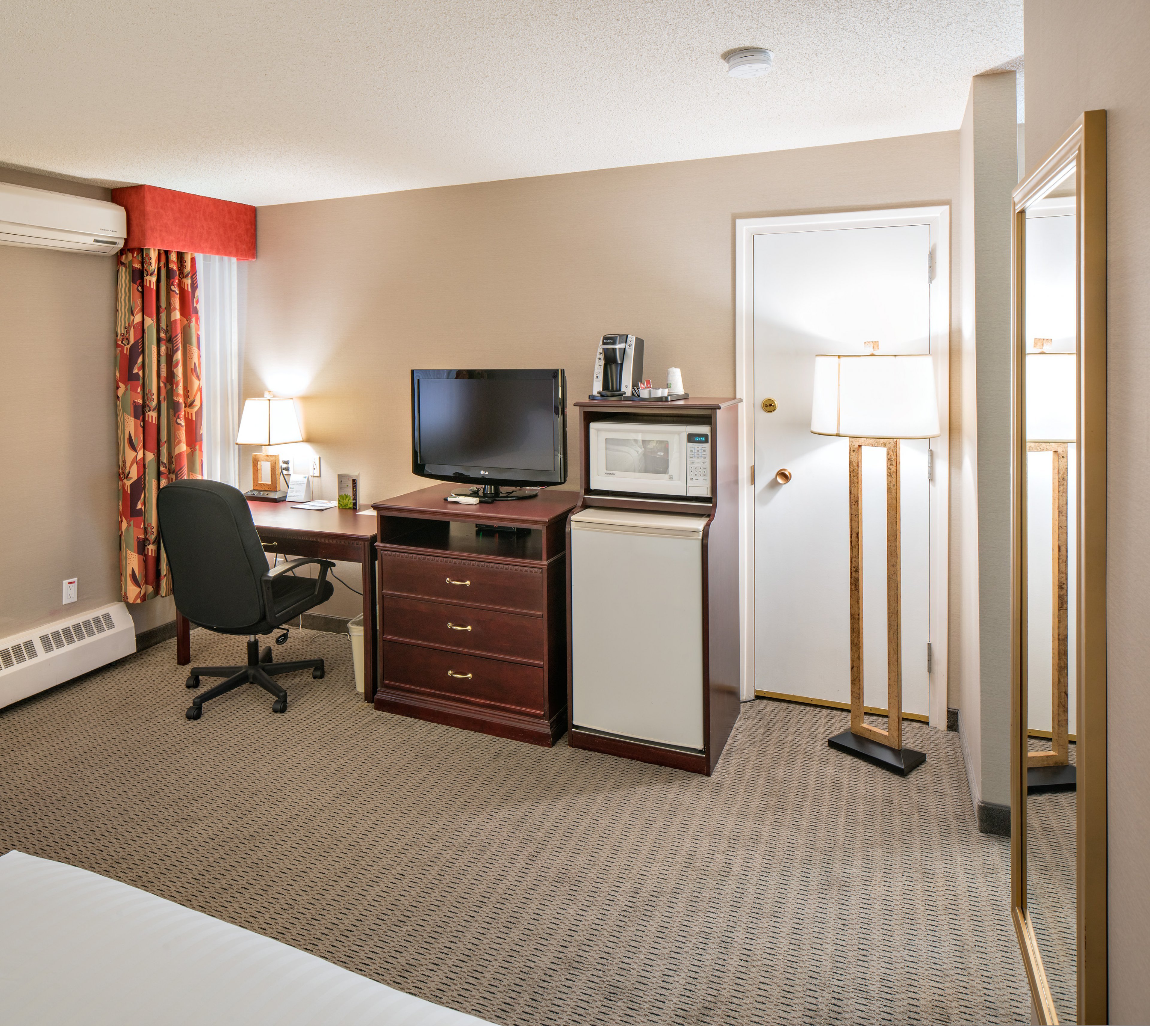 HOLIDAY INN EXPRESS RED DEER 58/68