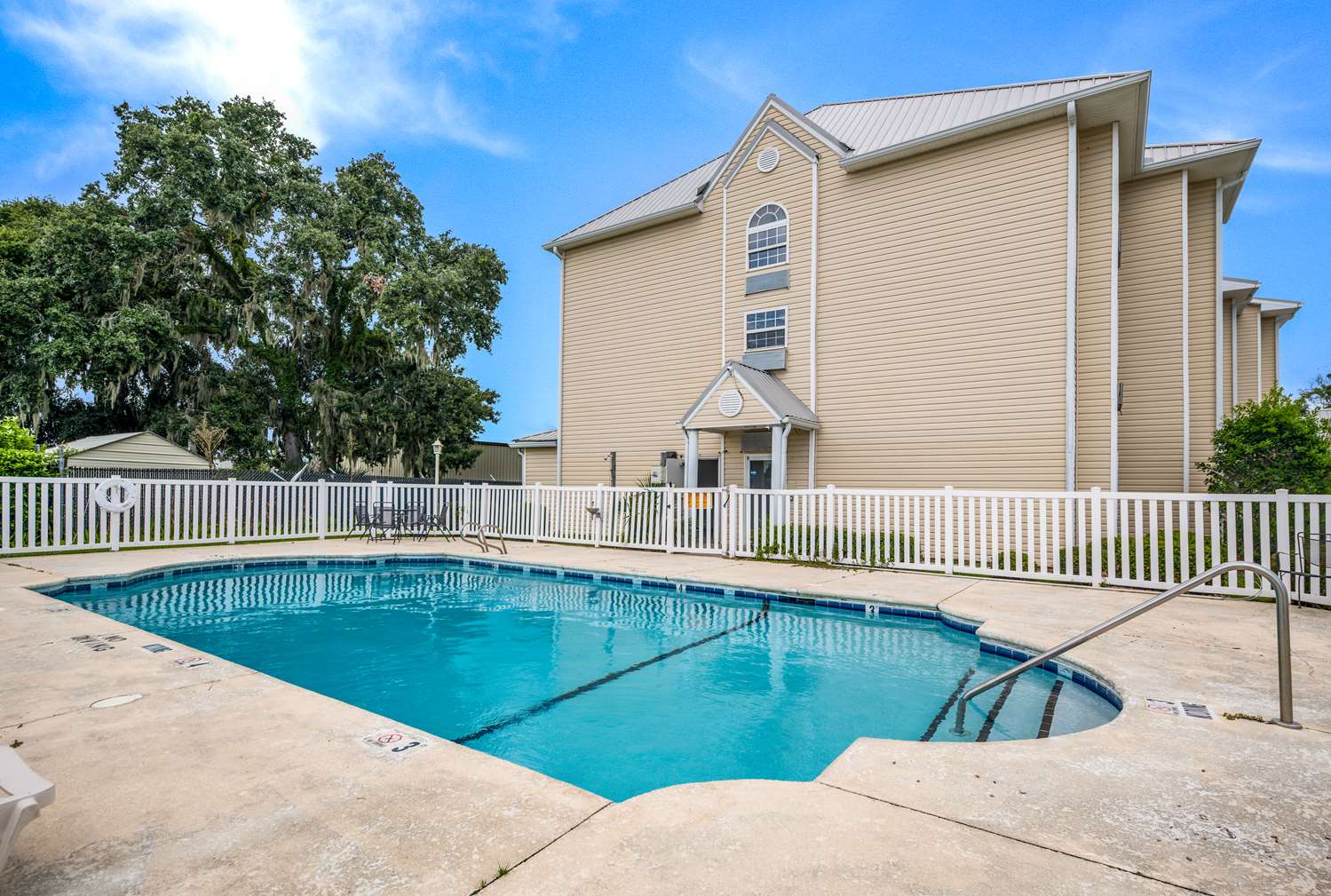 Golden Isles Inn & Suites Brunswick South 2/38