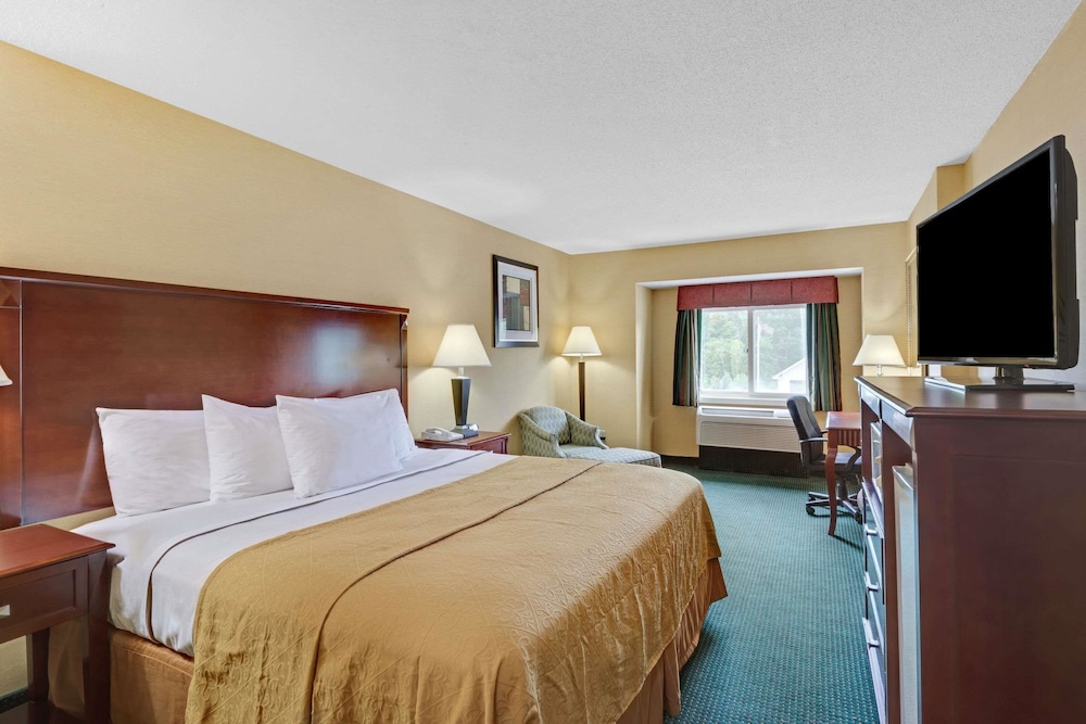 Ramada by Wyndham Kittery detail