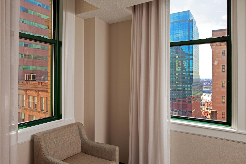 SPRINGHILL SUITES MARRIOTT BALTIMORE DOWNTOWN/INNER HARBOR 8/36