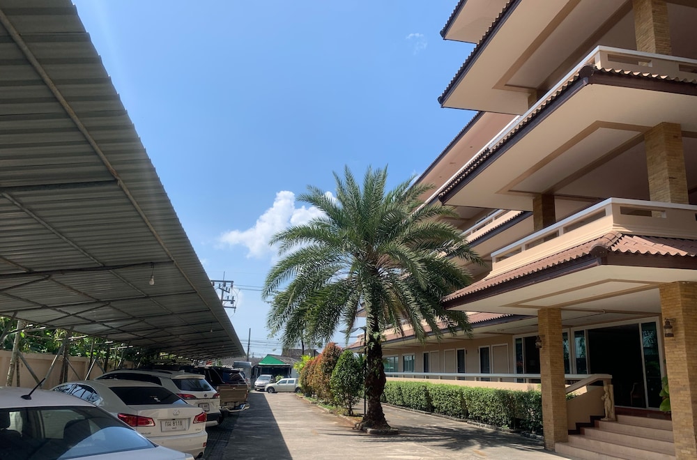 Tharapark View Hotel 48/49