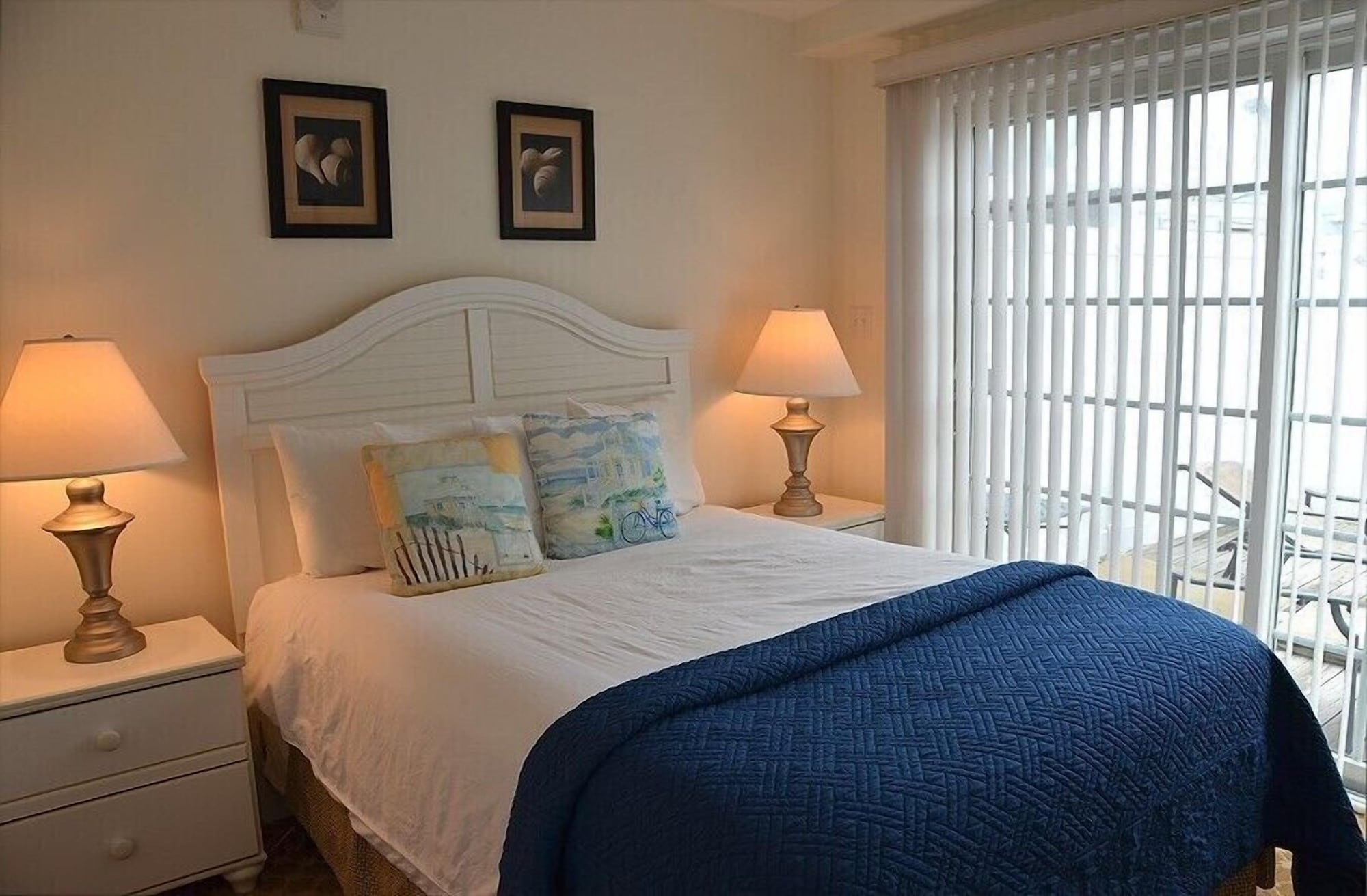 3 Bedrooms, Promenade, Suite, 1 King and 2 Queen Beds, Sofa