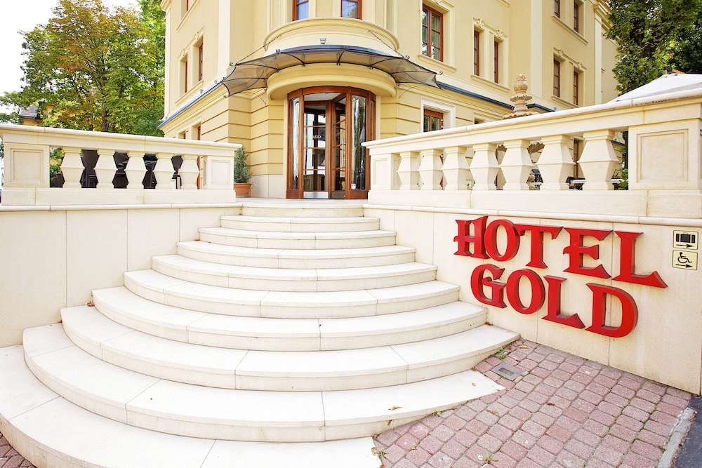 GOLD HOTEL APARTMENTS 2/50