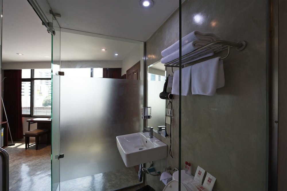 Ruamchitt Plaza Hotel 45/59