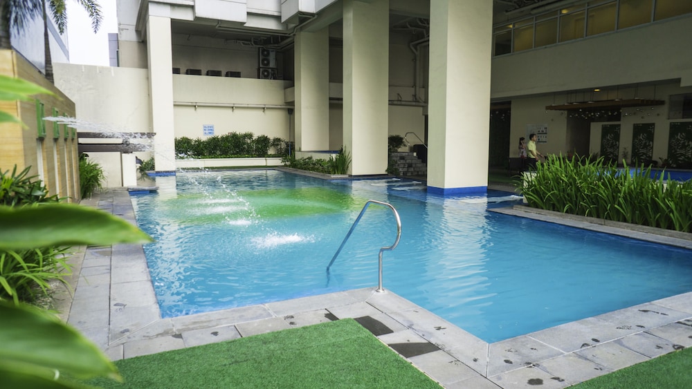 The Exchange Regency Residence Hotel 5/66