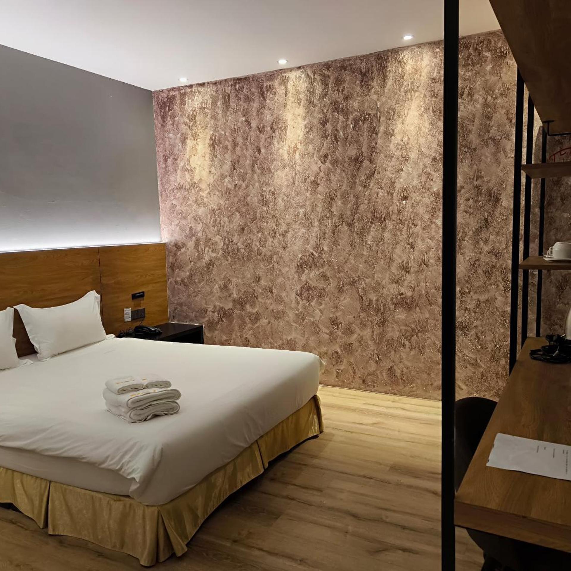 Deluxe, Double Bed, No Window