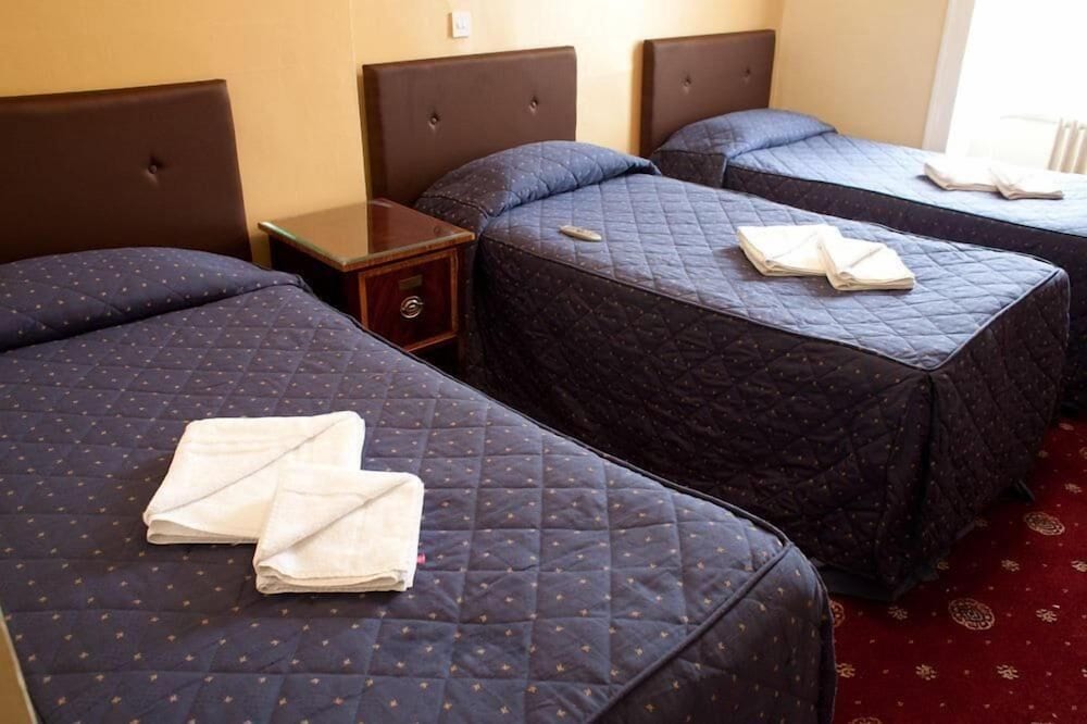 ROSE COURT HOTEL 8/49