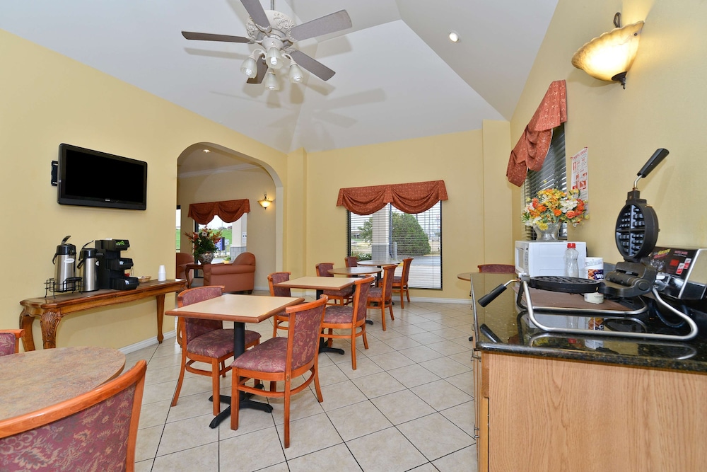 Americas Best Value Inn Hillsboro 21/25