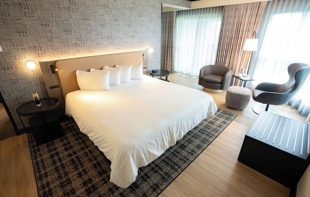 Brookstreet Hotel 17/64