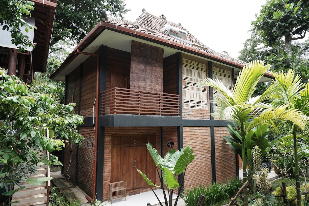 OYO 550 Kebon Krapyak Cottage Syariah 1/42