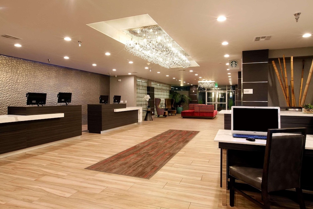 Radisson Hotel Oakland Airport 8/63