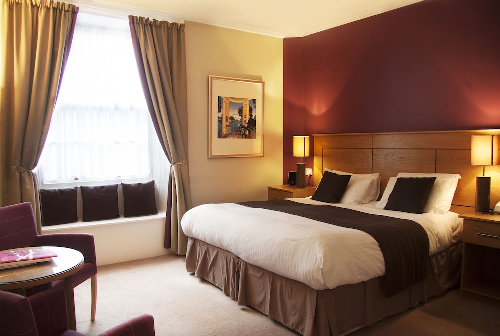 Royal Scots Club Hotel 16/56