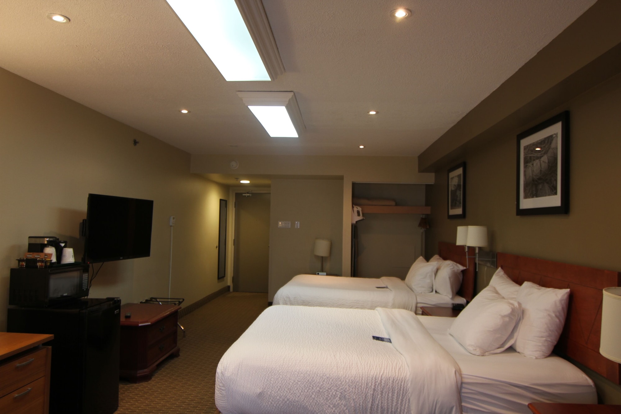 1 Bedroom, Drive Up, Suite, 2 Queen Beds, Sofa