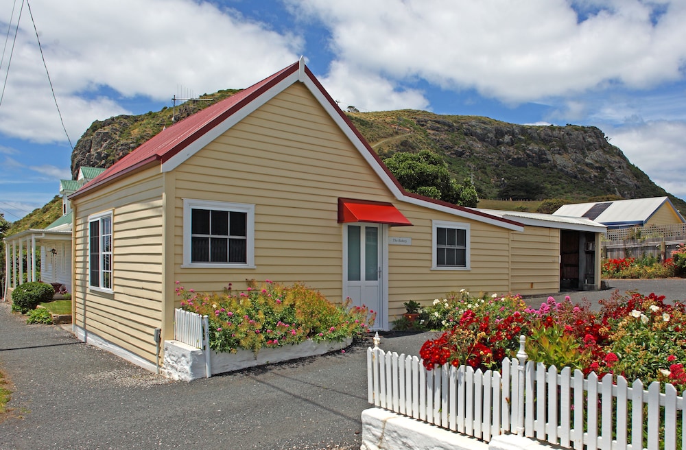 Stanley Hotel And Stanley Village Apartments 6/50