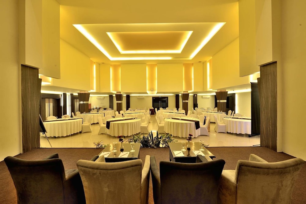 Hotel Dafam Cilacap 28/36