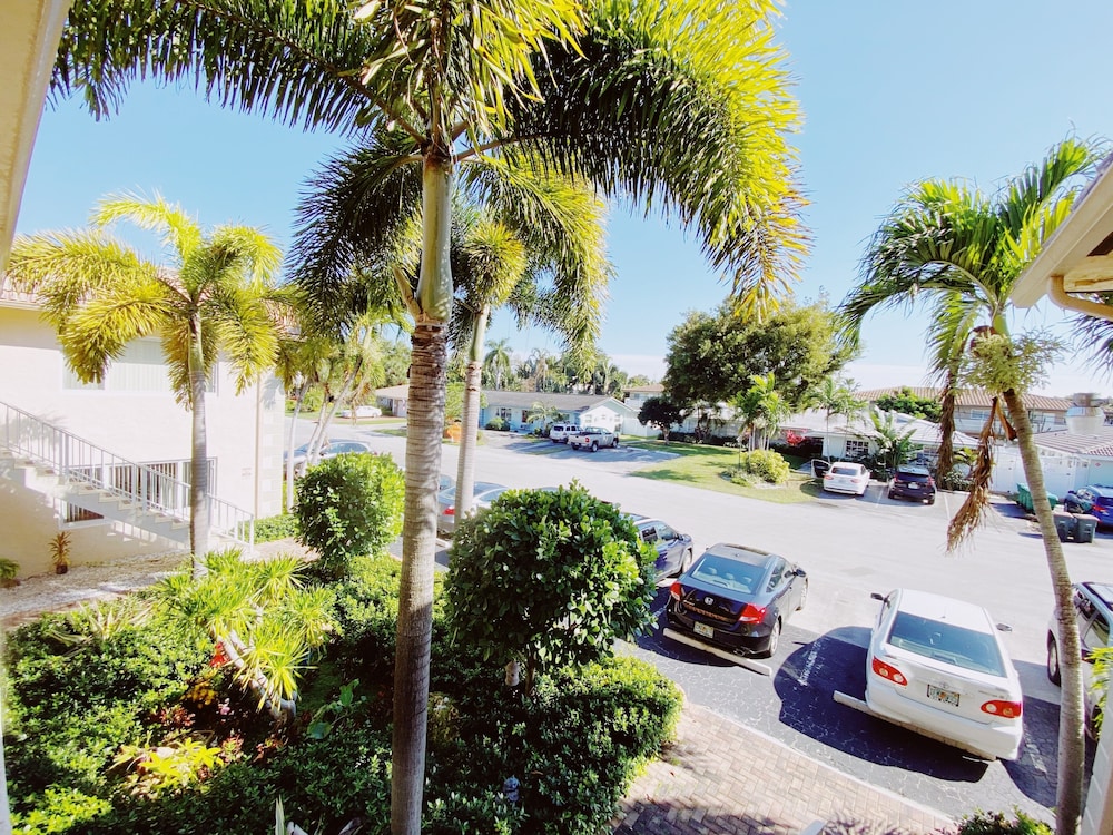 Coco Palms Apartments by Lowkl 19/28