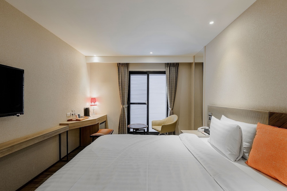Lan Kwai Fong Garden Hotel 32/66