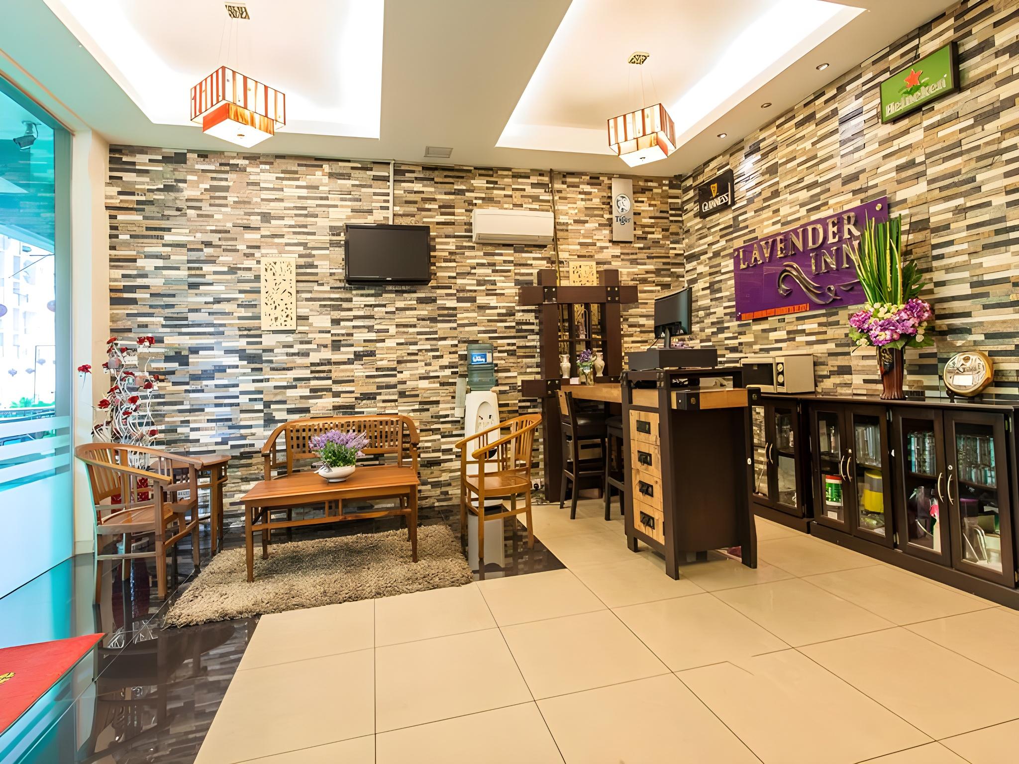 Lavender Inn Permas Jaya 47/68