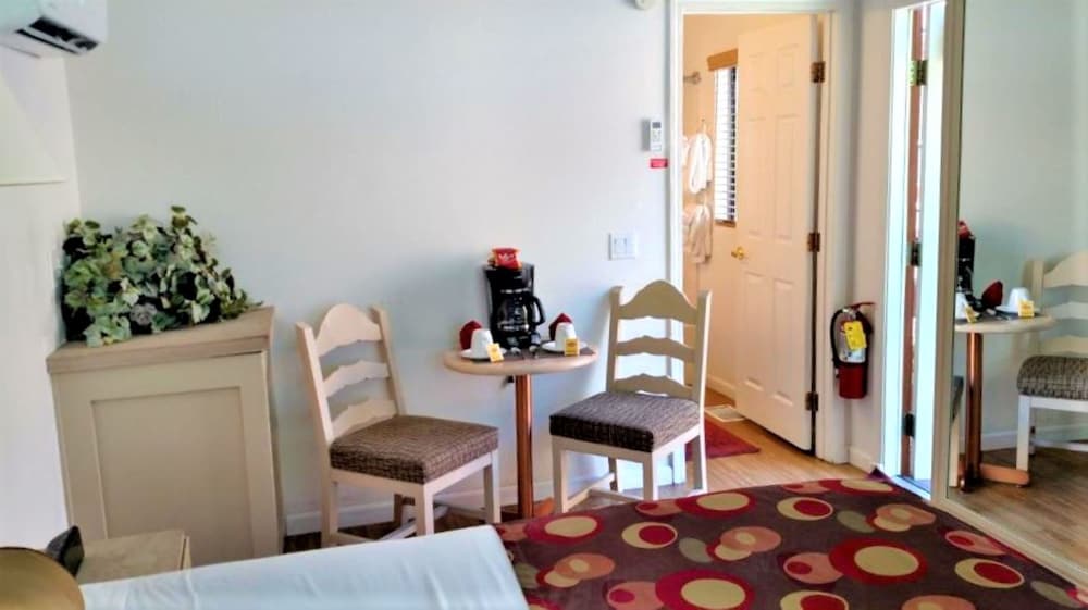 Sedona Pines Resort 52/76