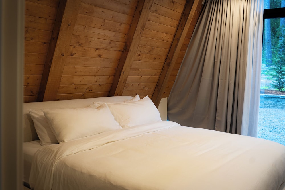 Cabin, King and Queen Bed