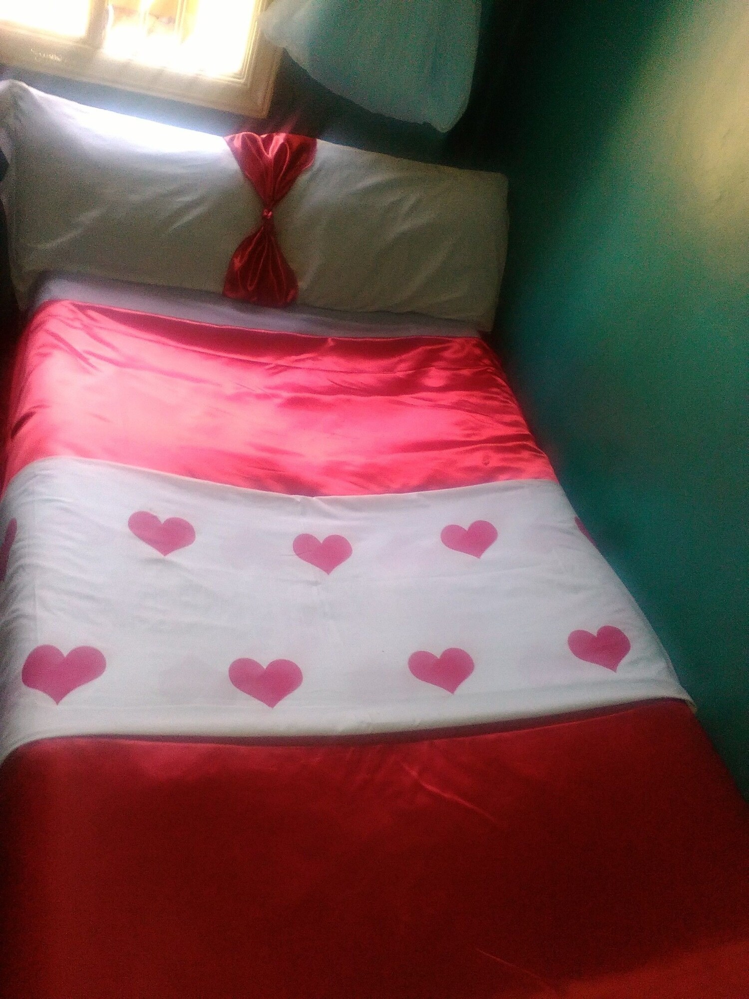 ROOM, TWIN BEDS