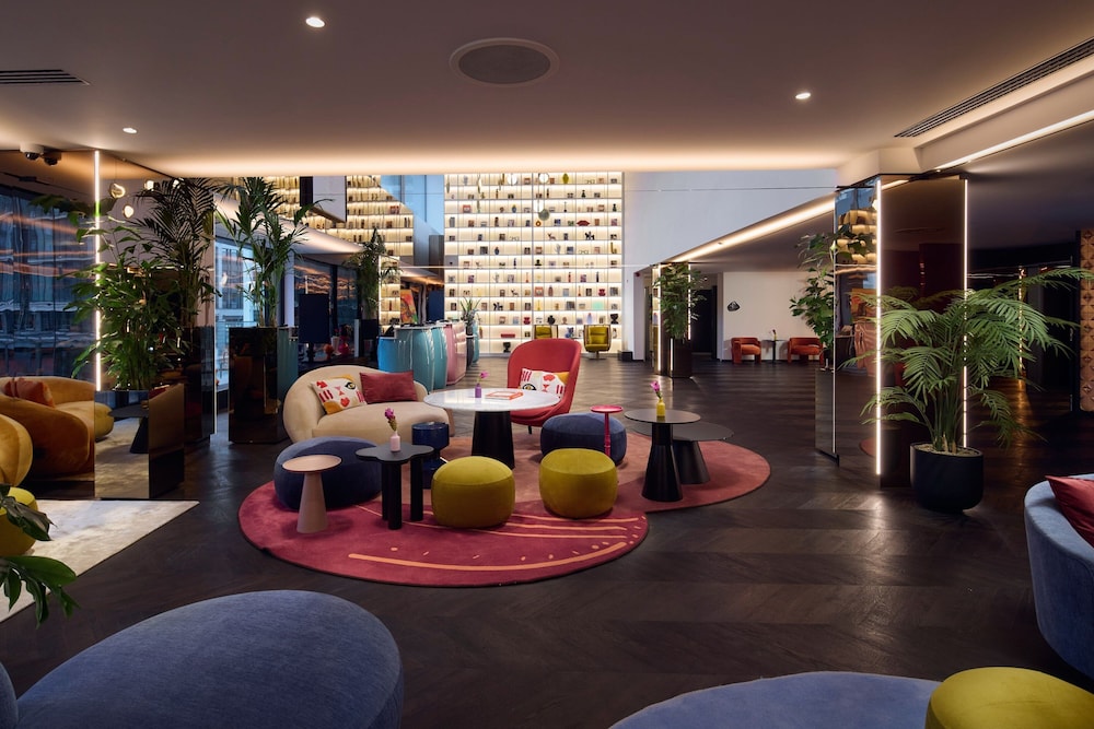 Cardo Brussels, Autograph Collection 46/48