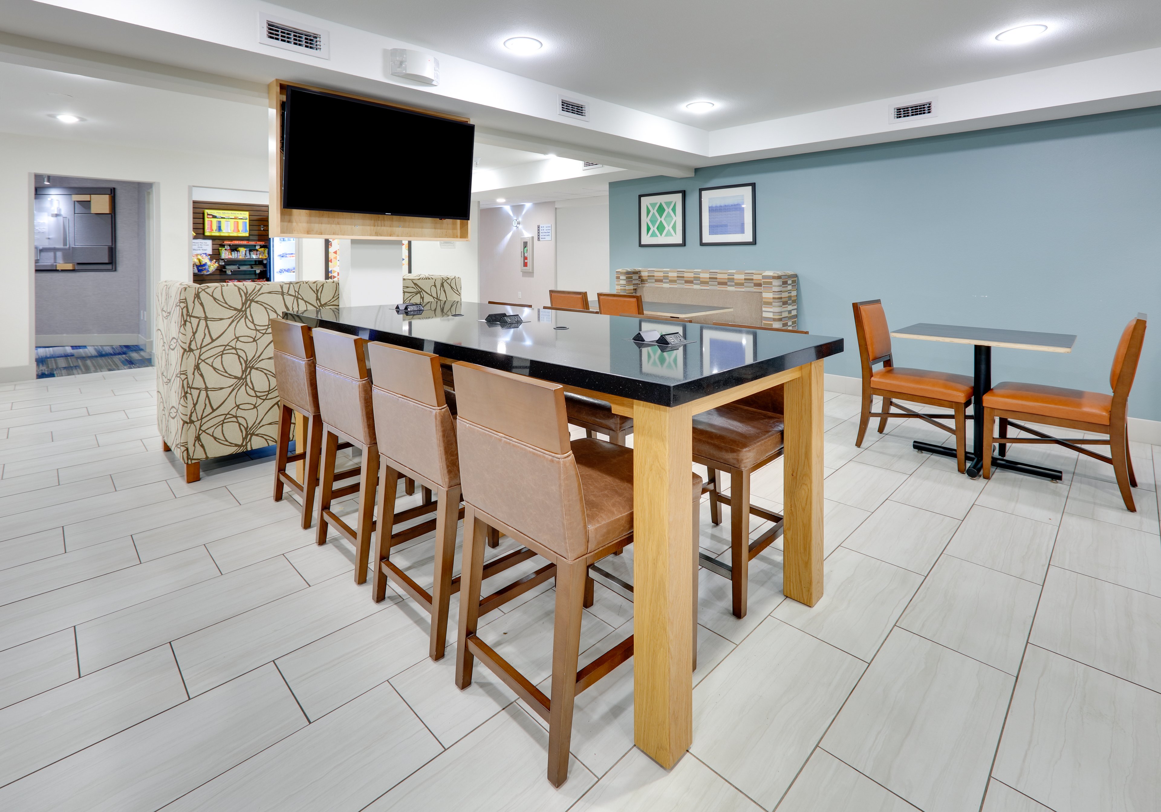 Holiday Inn Express Hotel Suites Scottsbluff Gering 43/57