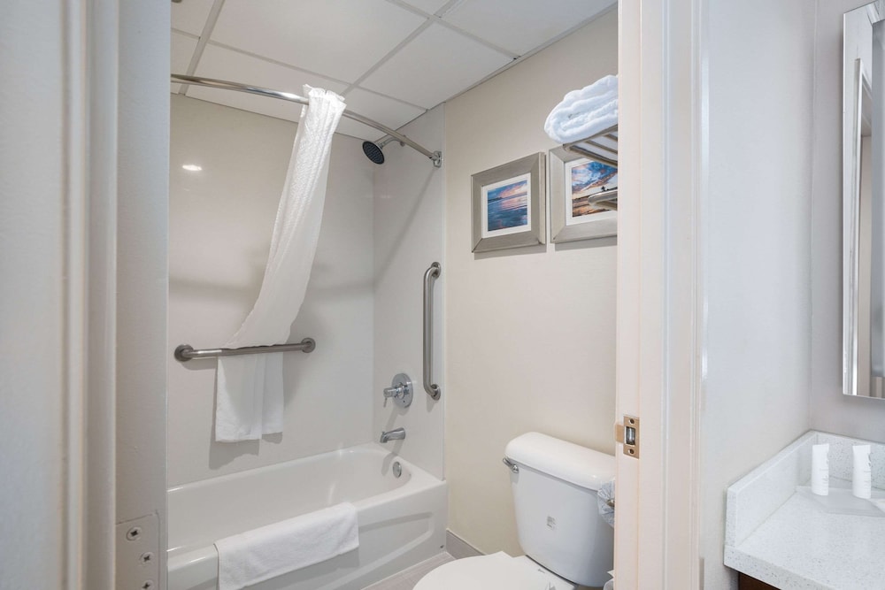جناح بسرير كينج بشرفة، MainStay Suites Orange County John Wayne Airport 5/5