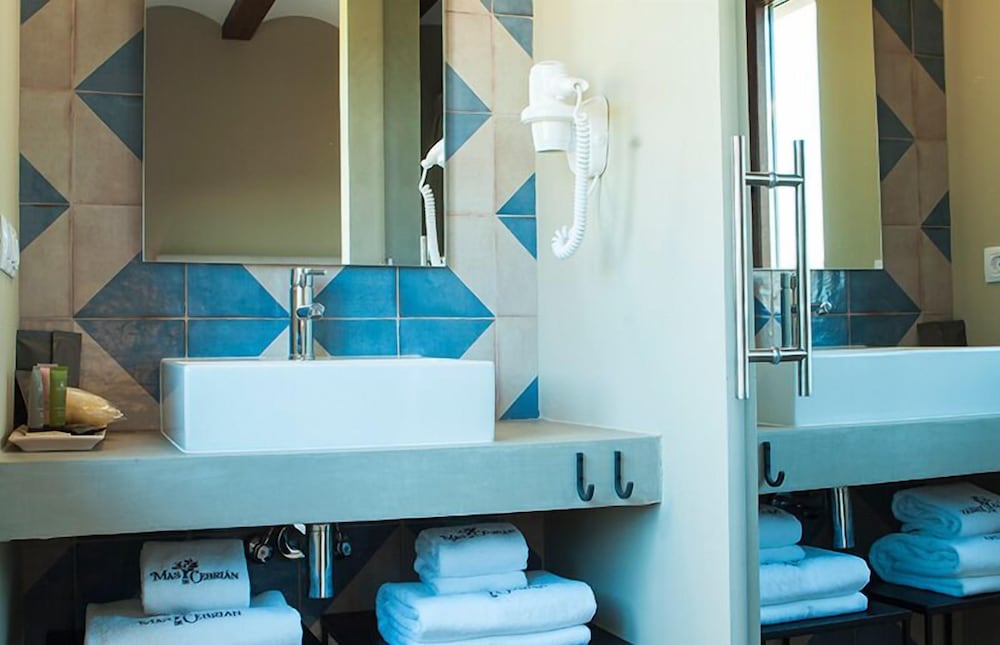 HOTEL CON ENCANTO MAS DE CEBRIAN 32/34