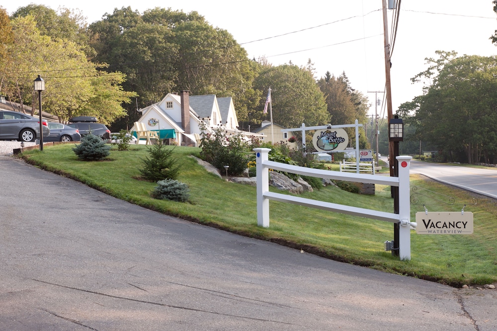 Mount Battie Motel 59/73