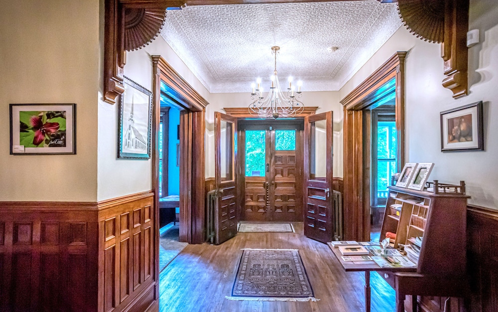 Hatch House Bed & Breakfast 18/38