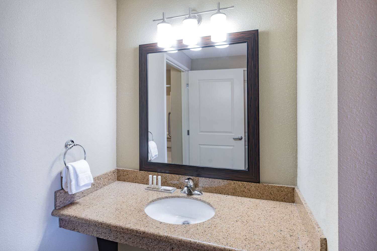 Hawthorn Suites By Wyndham Williston 21/23