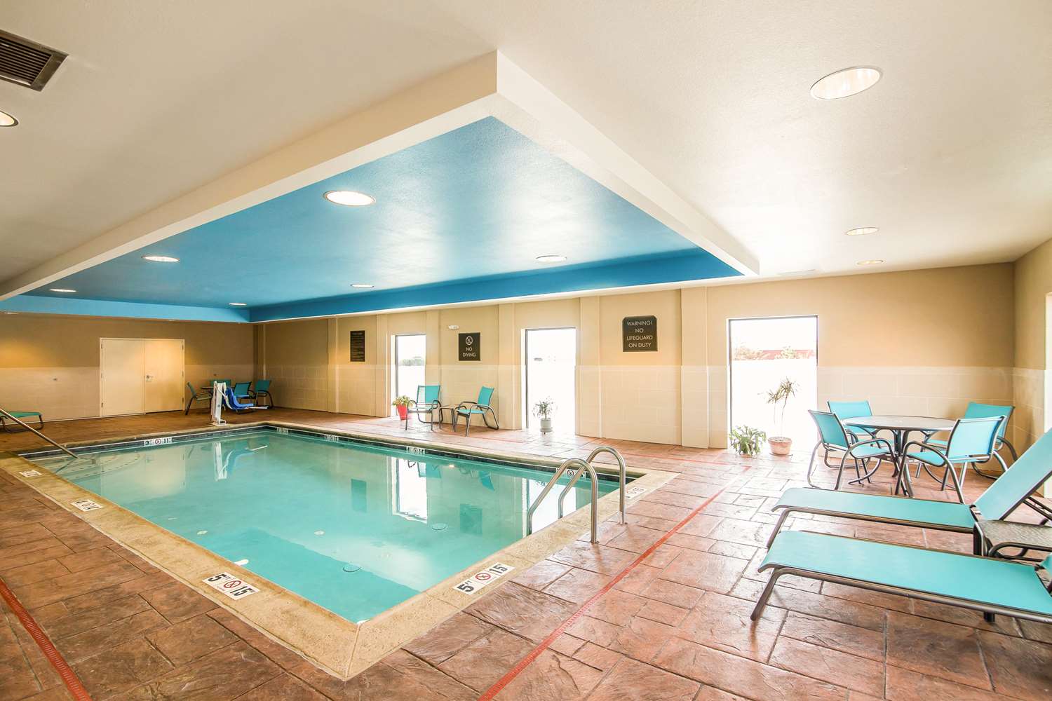Comfort Suites Dodge City, KS 19/39