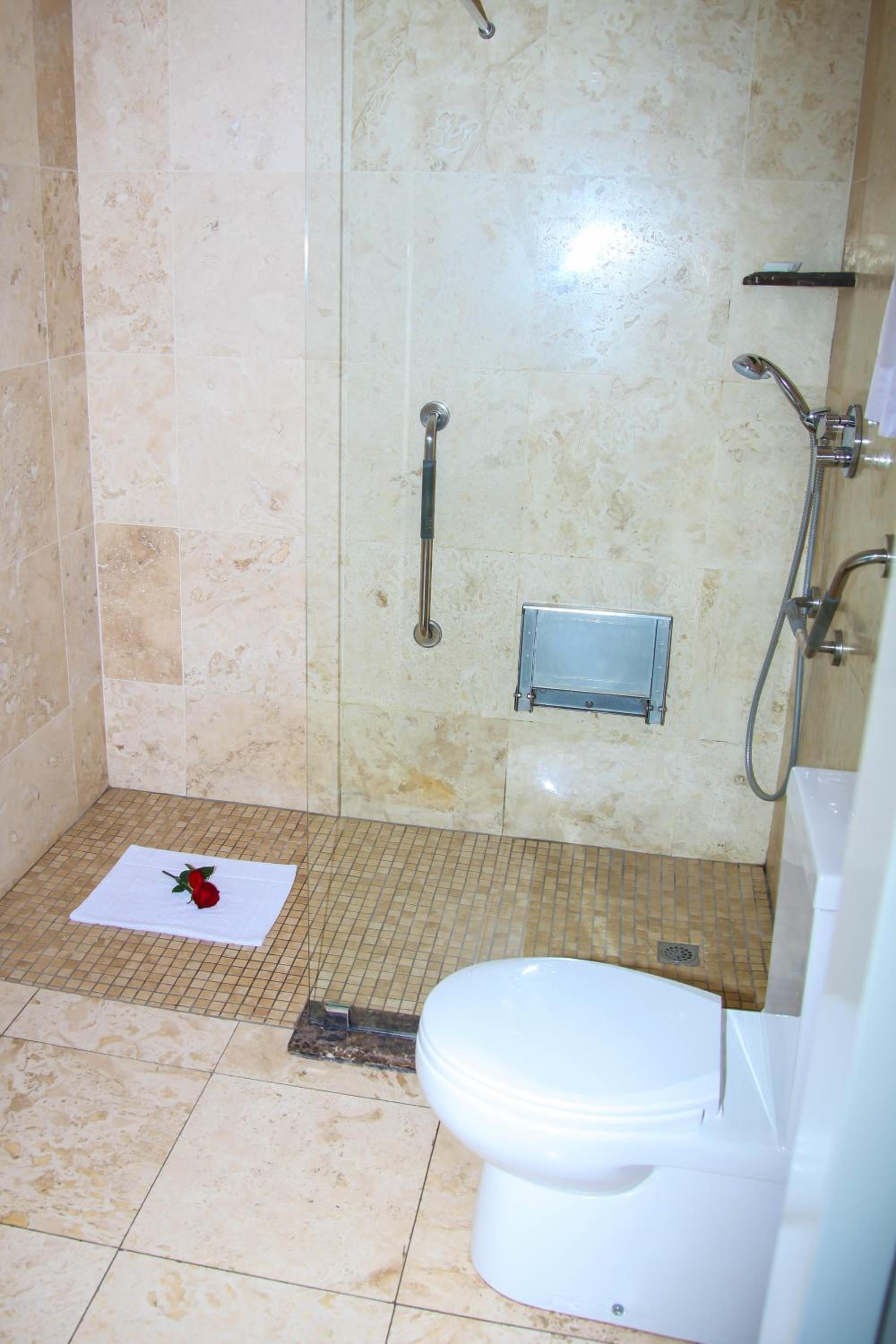 THREE RIVERS LODGE & VILLA ANNA SOPHIA 46/50