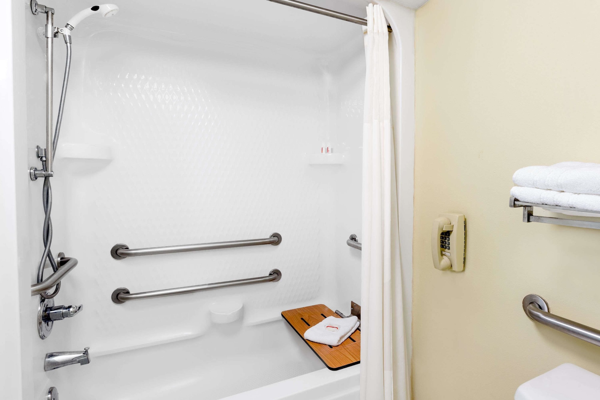 غرفة بسرير كينج لذوي الإعاقة، Days Inn & Suites by Wyndham Pocahontas 6/7